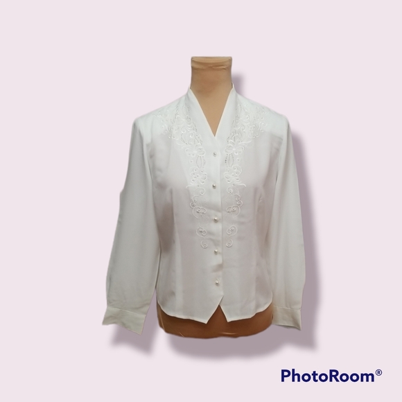 Vintage white button down shirt, size 12P - Picture 7 of 13
